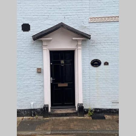 City Centre Entire Studio Apartment Chichester Exterior foto