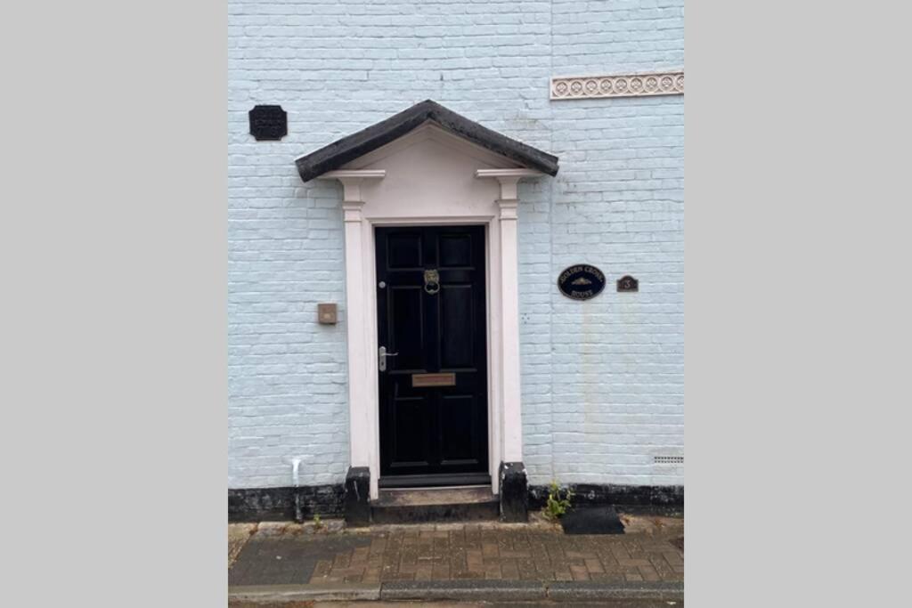 City Centre Entire Studio Apartment Chichester Exterior foto
