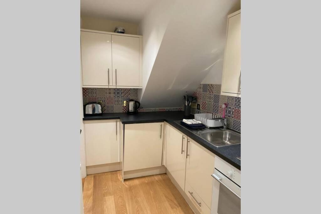 City Centre Entire Studio Apartment Chichester Exterior foto